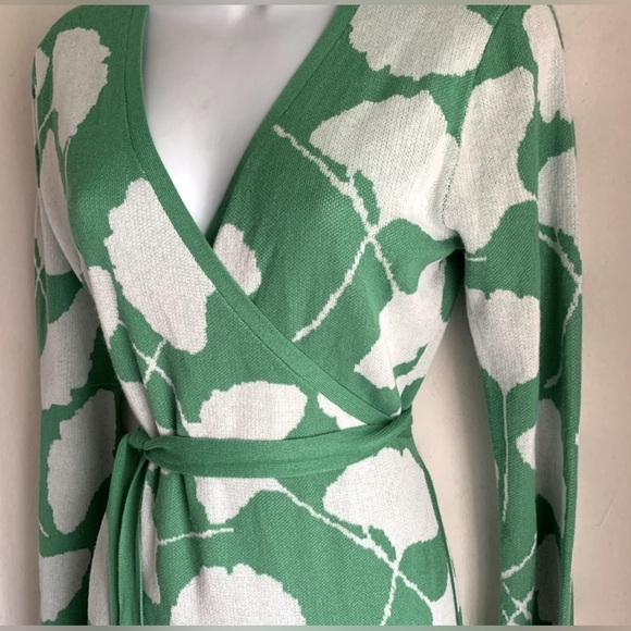 Diane Von Furstenberg for Target Floral Wrap Dress Size Medium NWT - Picture 3 of 8